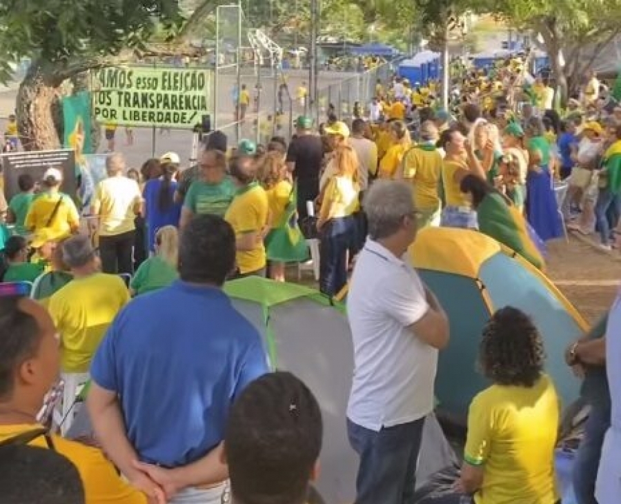 Bolsonaristas seguem acampados em frente ao QG do Exército em Aracaju