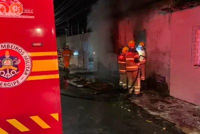 Incêndio atinge residência no bairro Santos Dumont, em Aracaju