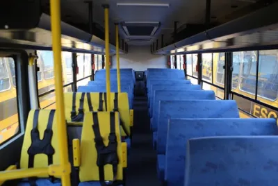 Monitoras são exoneradas após criança ser esquecida em ônibus escolar