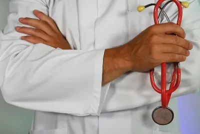 Médicos sem registro de especialista lideram denúncias de infrações éticas em Sergipe, alerta Cremese