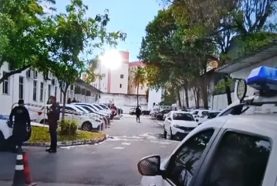 Moradores ocupam sede da Prefeitura de Aracaju durante manifestação