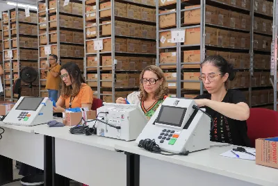TRE-SE concluiu preparação das urnas eletrônicas para as Eleições 2026