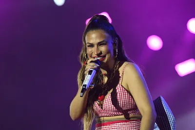 'Quinta Delas' reúne Simone Mendes, Samyra Show e Nineia Oliveira no palco do Arraiá do Povo