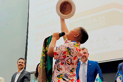 Poeta mirim de Amparo, Pedro Gustavo, participa da abertura da UNCME, em Brasília