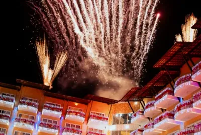 Espetáculo de luzes e arte marca a inauguração oficial do Natal no VIDAM Hotel