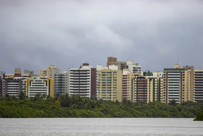 Previsão do tempo aponta semana de céu parcialmente nublado e chuvas fracas