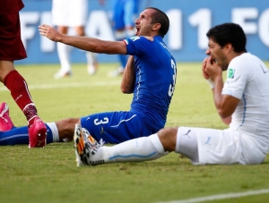 Copa do Mundo 2014 - Confira a punição que a FIFA aplicou a Suárez após mordida em Chiellini