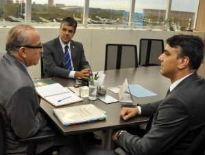 Sérgio e Fábio Reis visitam ministro da Aviação