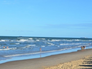 Seis praias estão impróprias para banho em Sergipe