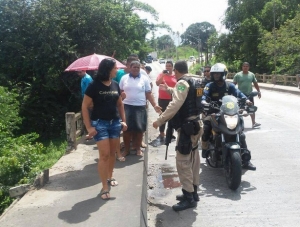 Moradores de Estância protestam contra situação de ponte