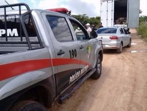 Caminhoneiro é feito refém durante assalto na zona rural de Umbaúba