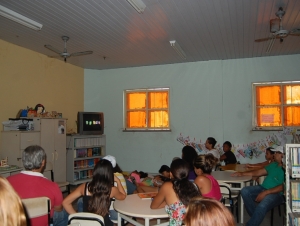 Biblioteca promove lazer para meninas do abrigo