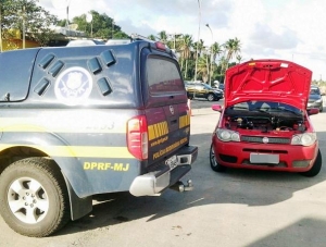 Veículo clonado é recuperado durante abordagem da PRF