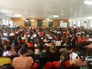 Professores da rede estadual decidem manter a greve