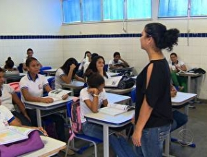 Cerca de 35 mil alunos da rede estadual de ensino voltam às aulas