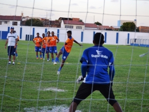 Com um pé na Série C, Confiança treina no Sabino Ribeiro