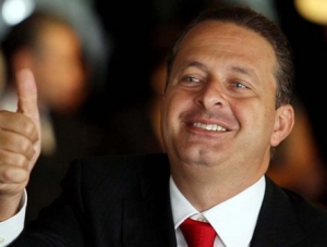 Candidato à presidência , Eduardo Campos, morre em acidente aéreo