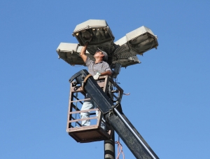 Laranjeiras: Prefeitura executa serviços de melhoria na iluminação pública