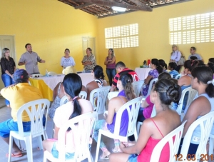 Famílias atingidas pela enchente recebem cesta básica e colchões em Salgado