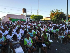 Confraternização Natalina leva alegria às famílias Pacatubenses