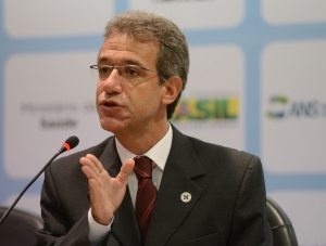 Situação está sob controle, diz ministro sobre caso suspeito de ebola no Brasil