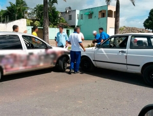 Dois veículos colidem em trecho crítico da Avenida Contorno