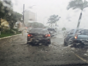 PRF registra vários acidentes provocados pela chuva em Sergipe