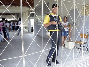 Ação da vigilância impede assalto em escola