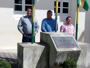 Pacatuba completa 61 anos de Emancipação Política com desfile pelas ruas da cidade