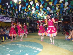 NO DIA DE SÃO JOÃO, PREFEITURA DE ESTÂNCIA LEVA TEATRO PARA O ARRAIAL 