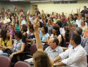 Professores da UFS votam pela transferência da assembleia