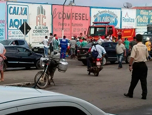 Motociclista fratura perna em colisão na Avenida Contorno