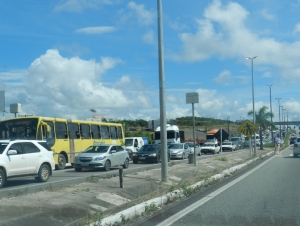 Manifestantes fecham via de acesso à entrada de Aracaju