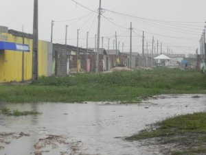 Chuva alaga ruas e causa transtornos no 17 de Março