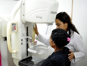 Ação preventiva ao câncer de mama reúne centenas de mulheres em Pacatuba