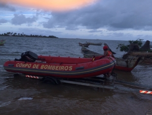 Bombeiros continuam buscas por turista paulista desaparecido na foz do rio São Francisco