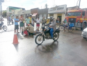 Veículo avança o sinal vermelho e atinge motociclista em Lagarto