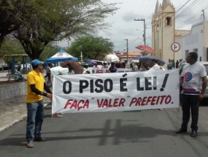 Agentes de saúde e de endemias fazem manifestação em Poço Redondo