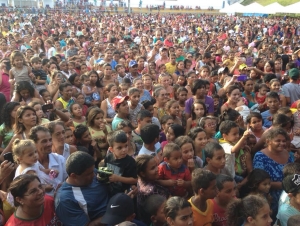 Grande festa de Natal reúne milhares de crianças em Canindé