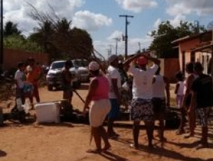 PM convence manifestantes a desobstruir via estadual em Umbaúba