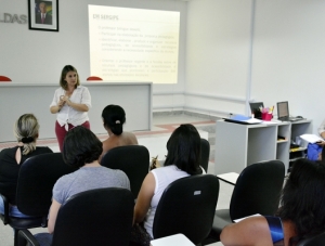 Professores são capacitados para ensinar alunos surdos