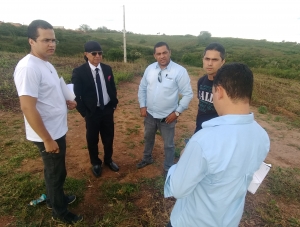 Moradores de Glória aguardam pela água para construir suas casas