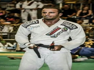 Lutador ganha medalha de ouro em competição de Jiu Jitsu