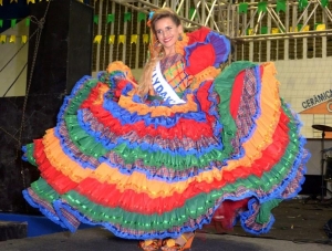 Rainha do São Pedro é eleita em noite de brilho e alegria