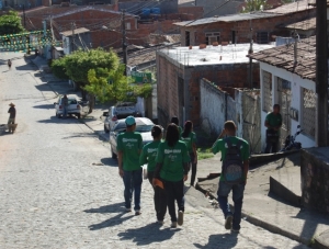 Moradores do Soledade recebem informações sobre o Cata Bagulho