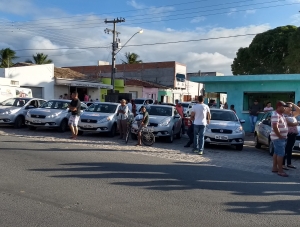 Prefeito entrega onze veículos para a Saúde de Poço Redondo