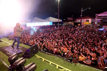 Noite com Unha Pintada lotou a Praça de Eventos, que teve que fechar os portões devido a quantidade do público