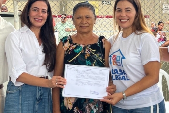 Érica Mitidieri afirma que a entrega dos títulos é um passo importante na promoção do direito à moradia digna para a população sergipana (Foto: Stephanie Thaynah/ Governo de Sergipe)