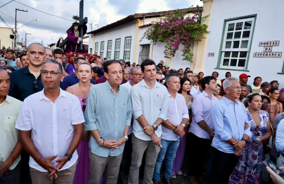 Prefeito Marcos Santana e secretário Júlio Júnior recebem autoridades políticas na Romaria de Passos