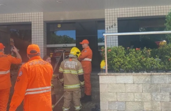 Incêndio atinge hotel na Zona Sul de Aracaju